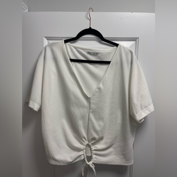 Brand - Zara. Size - large. Color- white. - Picture 1 of 1